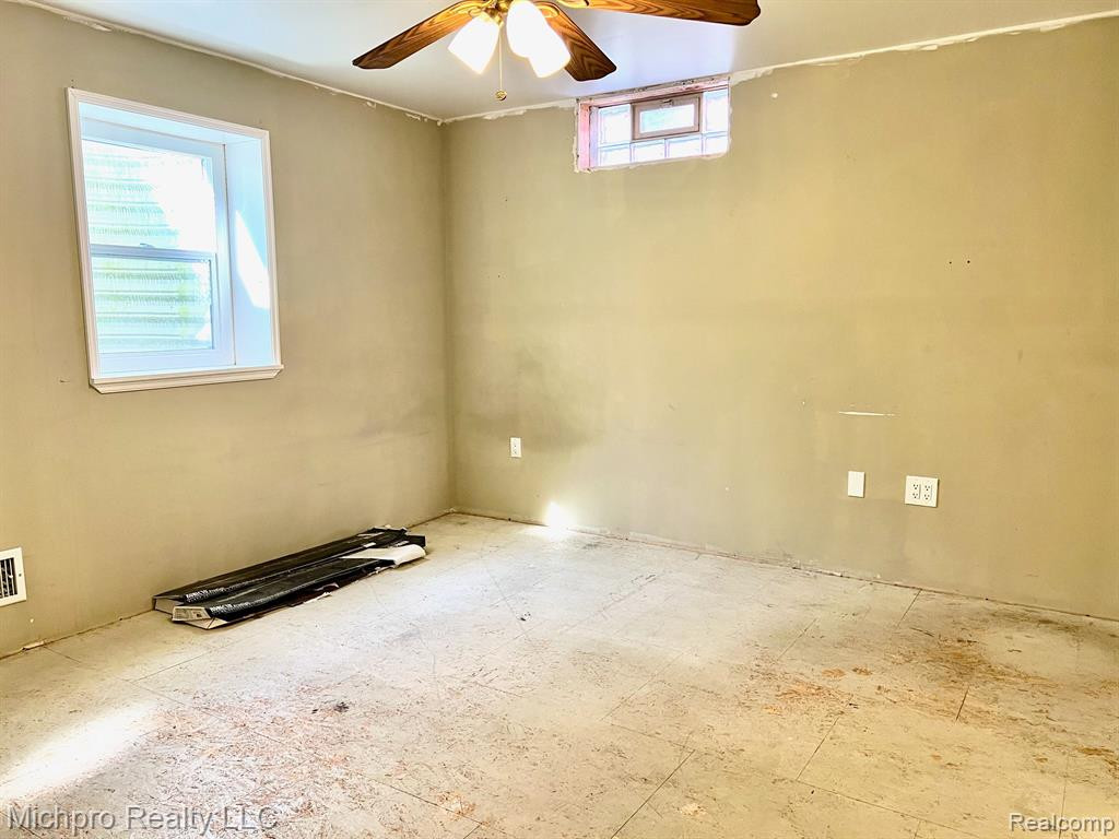 981 Gill Street, Oxford, MI 48371 — Photo 32