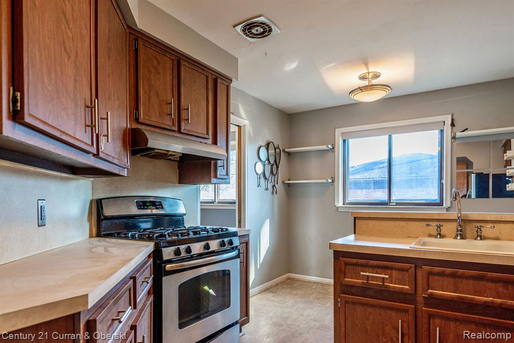 546 N WILSON Avenue, Clawson, MI — Photo 2