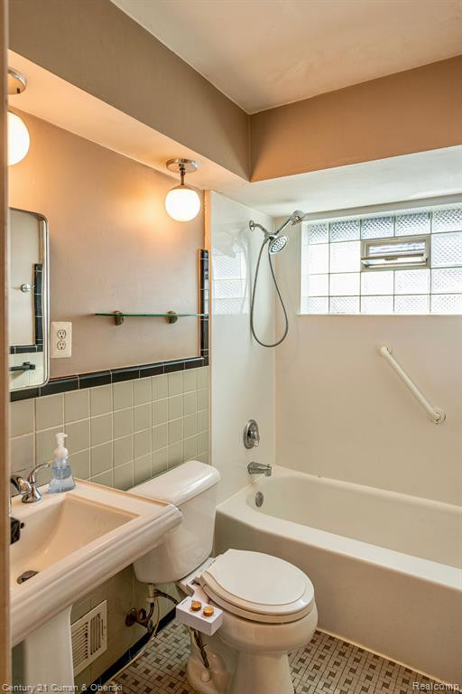 546 N WILSON Avenue, Clawson, MI — Photo 10