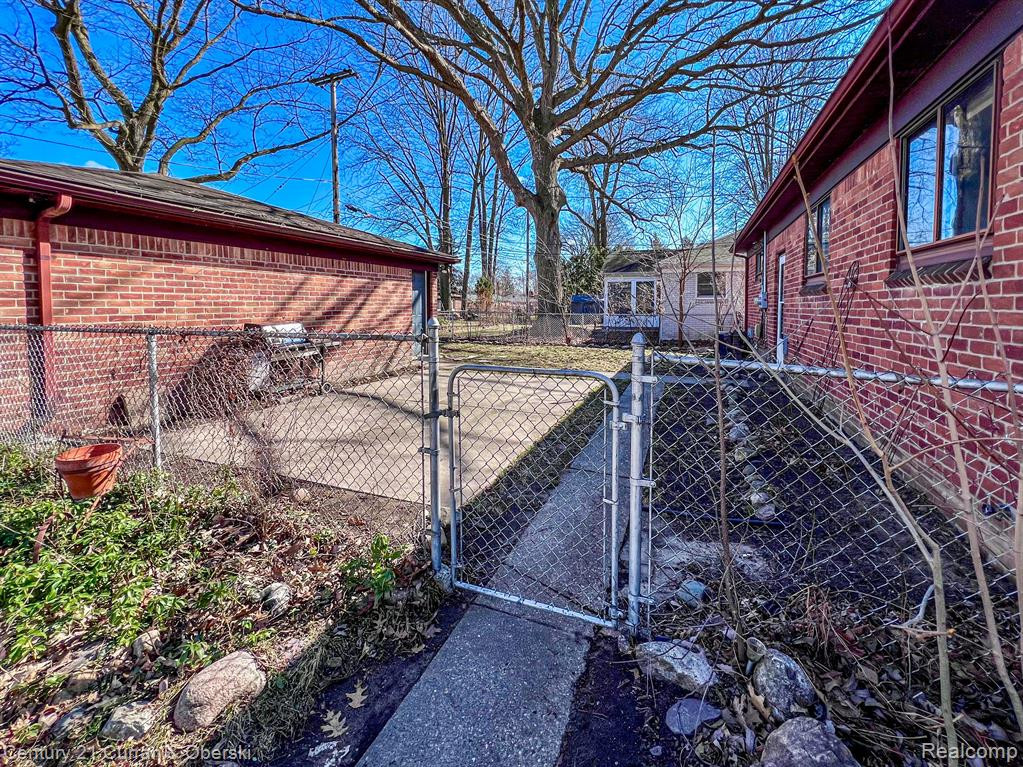 546 N WILSON Avenue, Clawson, MI — Photo 17