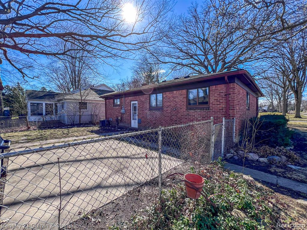546 N WILSON Avenue, Clawson, MI — Photo 18