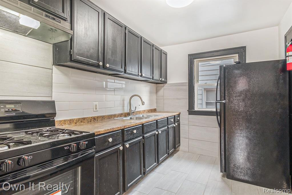 6456 YINGER Avenue, Dearborn, MI 48126 — Photo 9