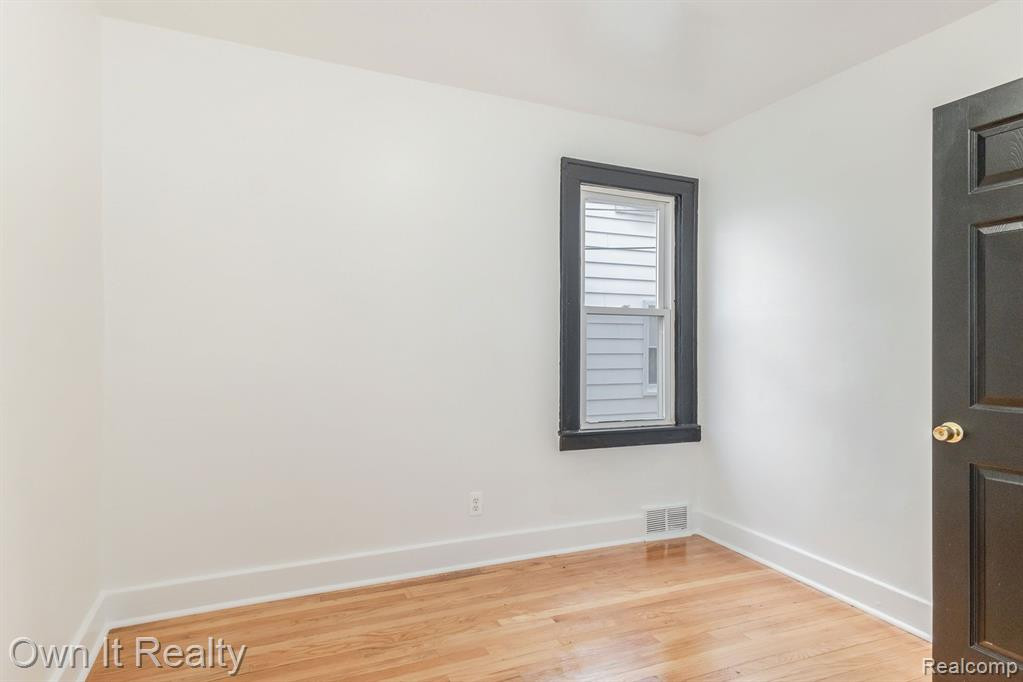 6456 YINGER Avenue, Dearborn, MI 48126 — Photo 12