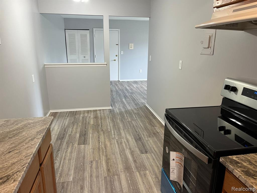 9926 ALLEN POINTE Drive, Allen Park, MI 48101 — Photo 7