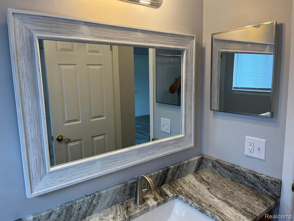 9926 ALLEN POINTE Drive, Allen Park, MI 48101 — Photo 13