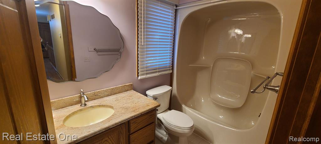 11156 Hammerstone Drive, South Lyon, MI 48178 — Photo 12