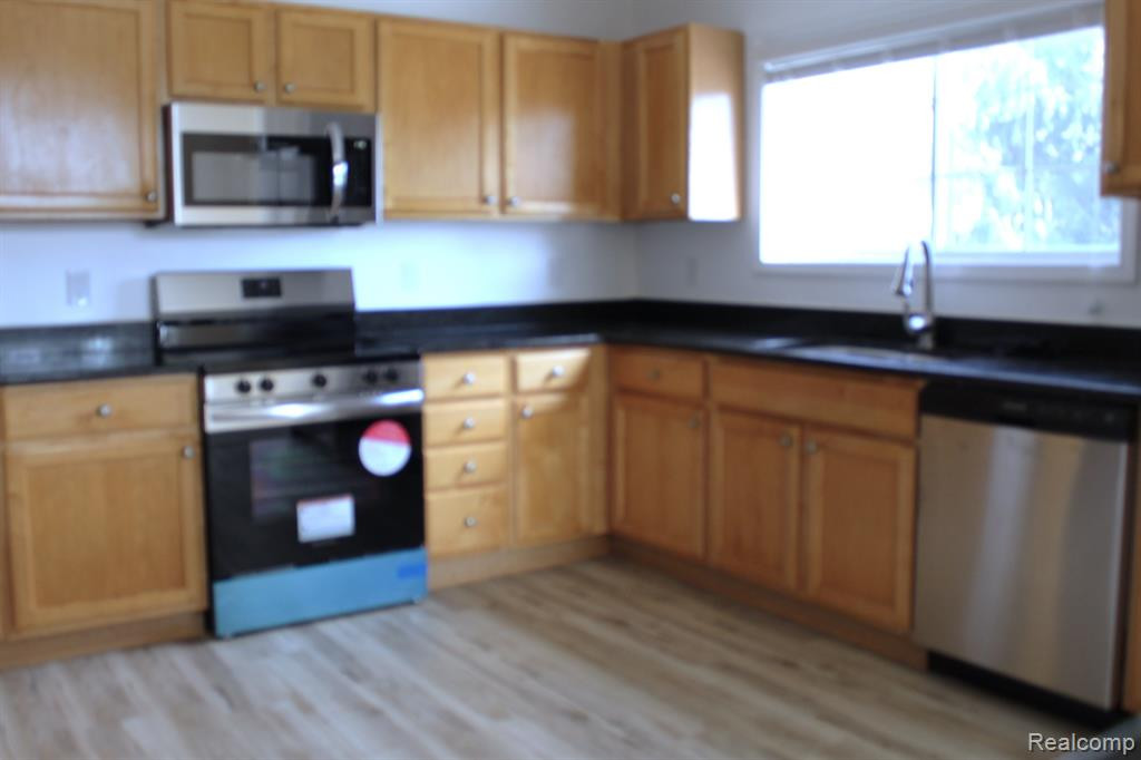28030 CARLTON WAY Drive, Novi, MI 48377 — Photo 7