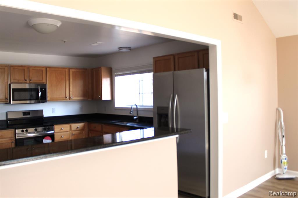 28030 CARLTON WAY Drive, Novi, MI 48377 — Photo 10