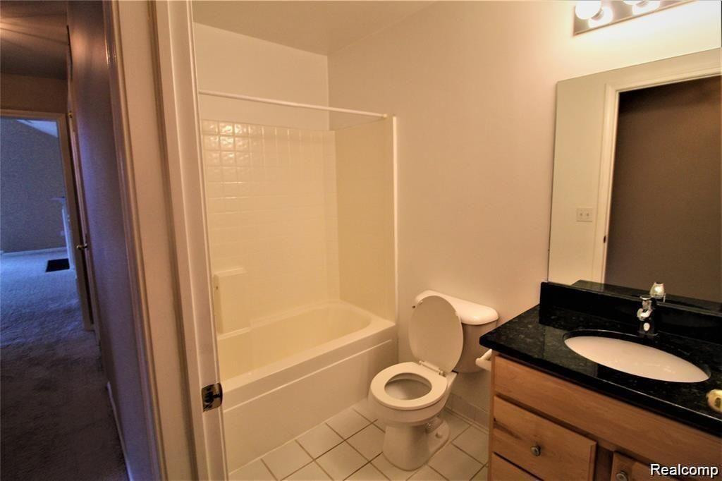 28030 CARLTON WAY Drive, Novi, MI 48377 — Photo 16