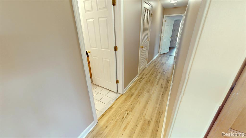 28030 CARLTON WAY Drive, Novi, MI 48377 — Photo 17