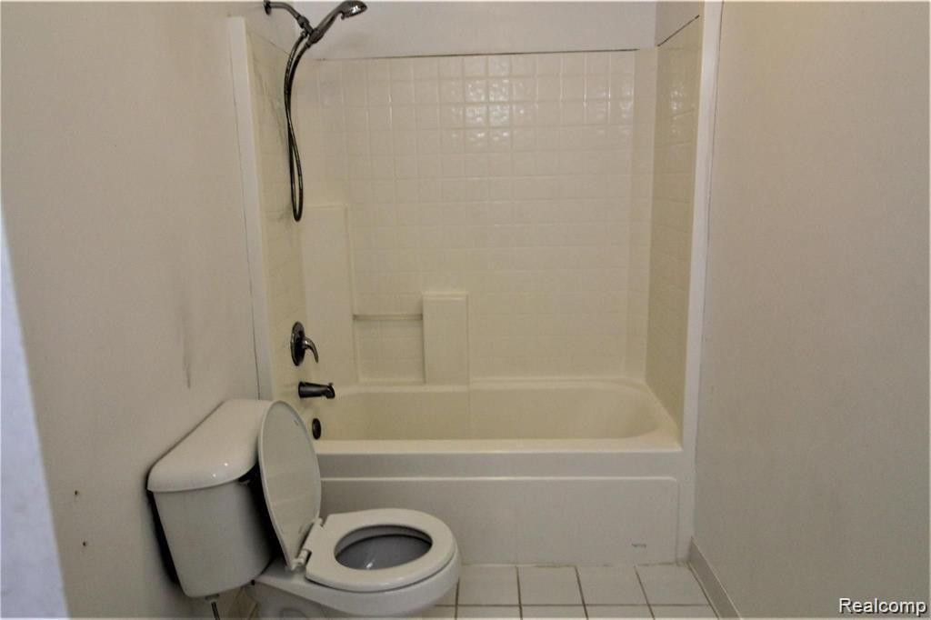 28030 CARLTON WAY Drive, Novi, MI 48377 — Photo 19
