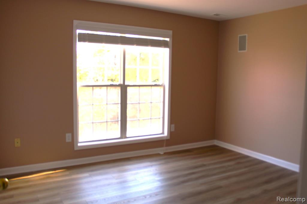 28030 CARLTON WAY Drive, Novi, MI 48377 — Photo 21