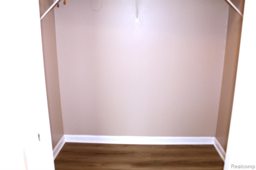 28030 CARLTON WAY Drive, Novi, MI 48377 — Photo 25