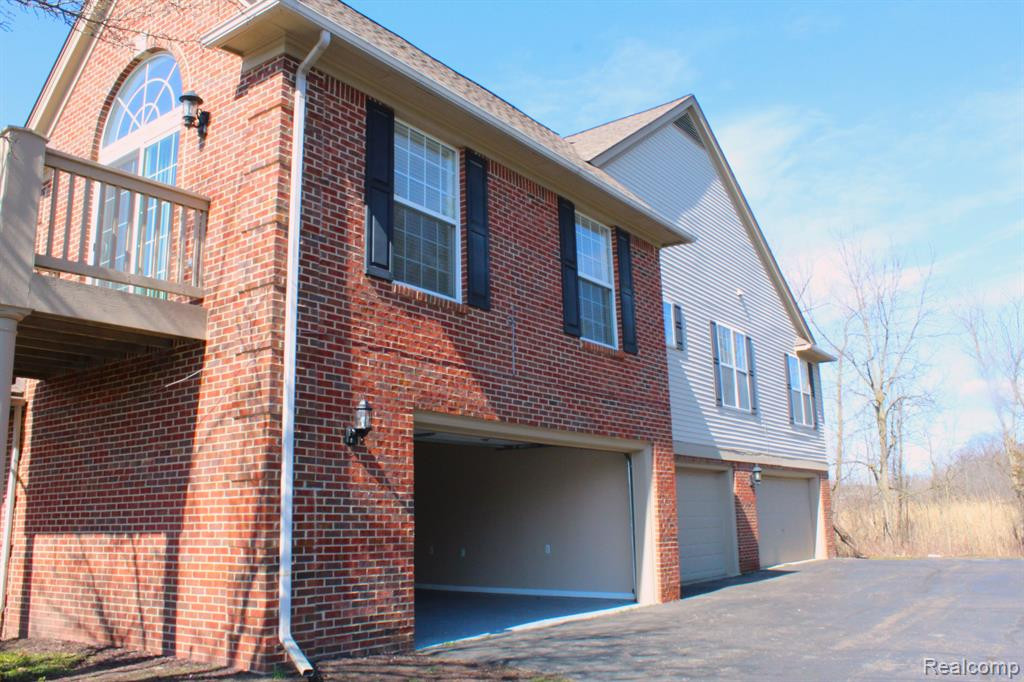 28030 CARLTON WAY Drive, Novi, MI 48377 — Photo 27
