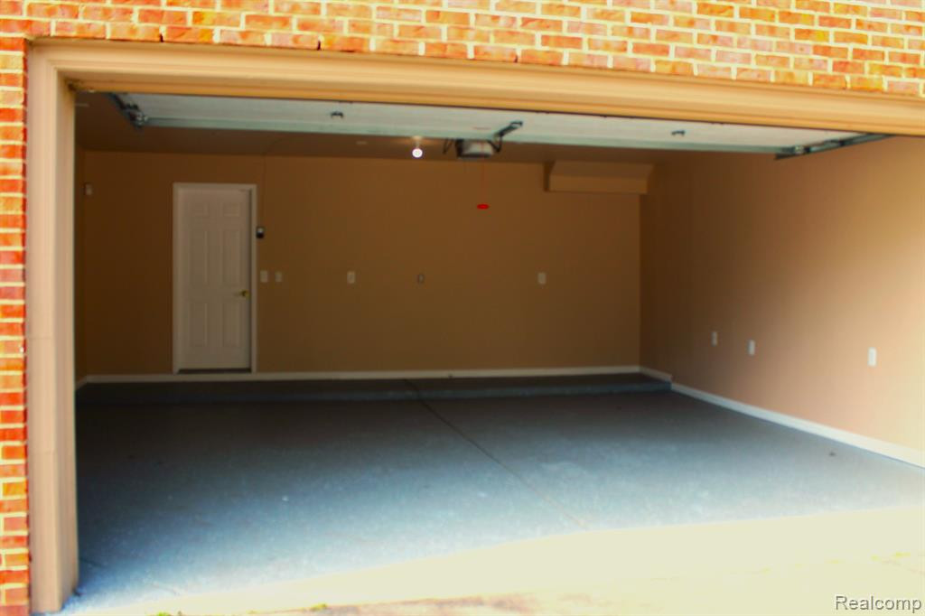28030 CARLTON WAY Drive, Novi, MI 48377 — Photo 28