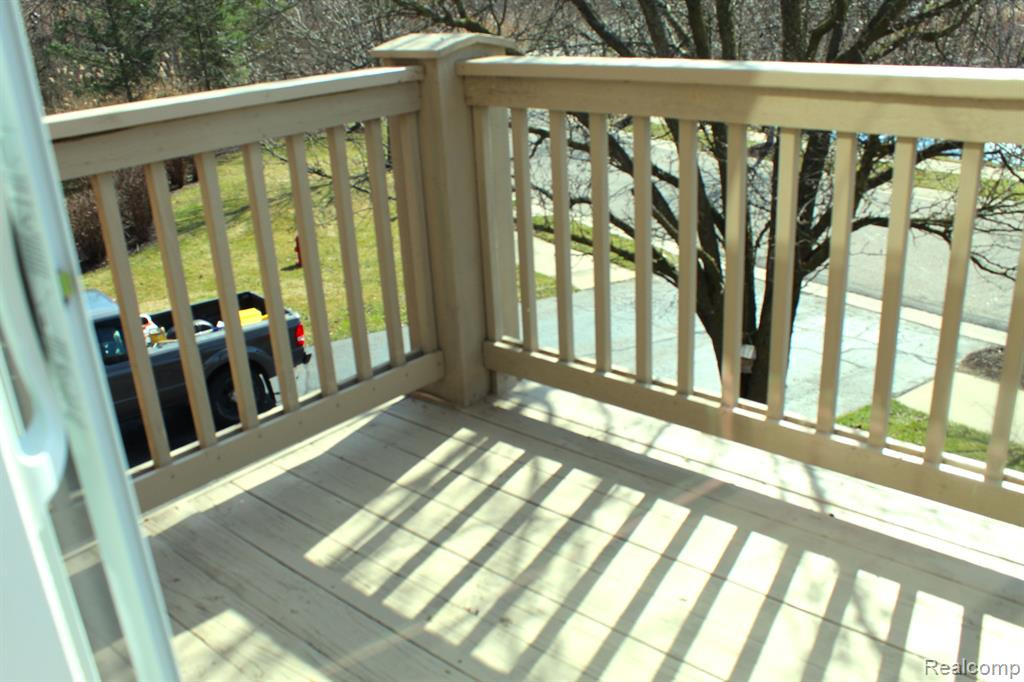 28030 CARLTON WAY Drive, Novi, MI 48377 — Photo 31