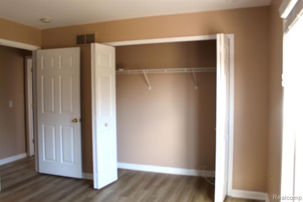 28030 CARLTON WAY Drive, Novi, MI 48377 — Photo 33