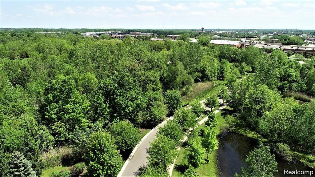 28030 CARLTON WAY Drive, Novi, MI 48377 — Photo 38
