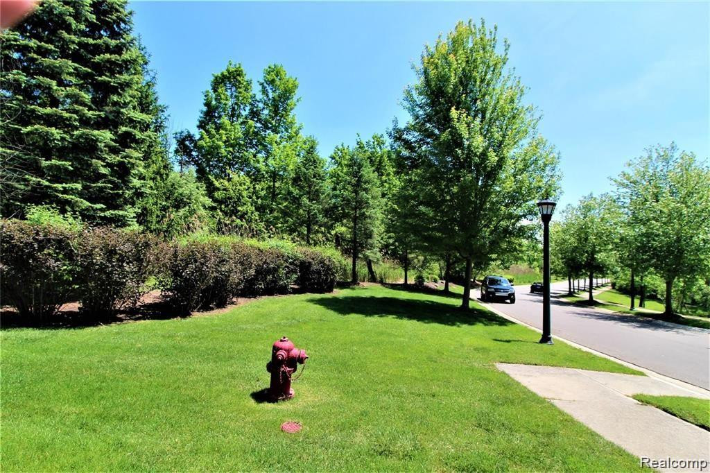 28030 CARLTON WAY Drive, Novi, MI 48377 — Photo 42