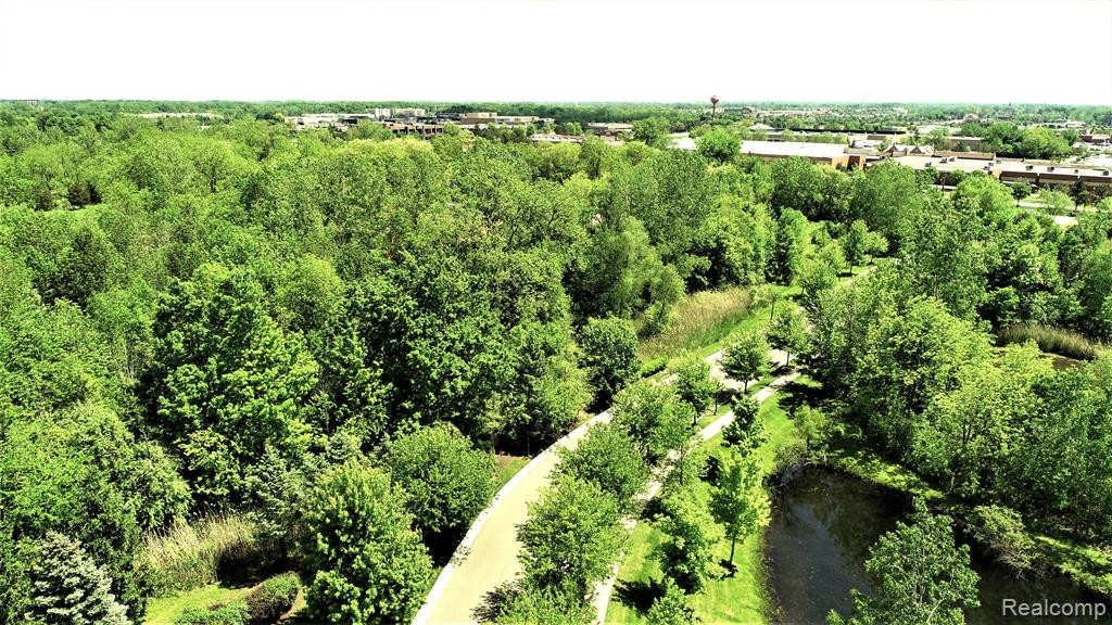 28030 CARLTON WAY Drive, Novi, MI 48377 — Photo 46
