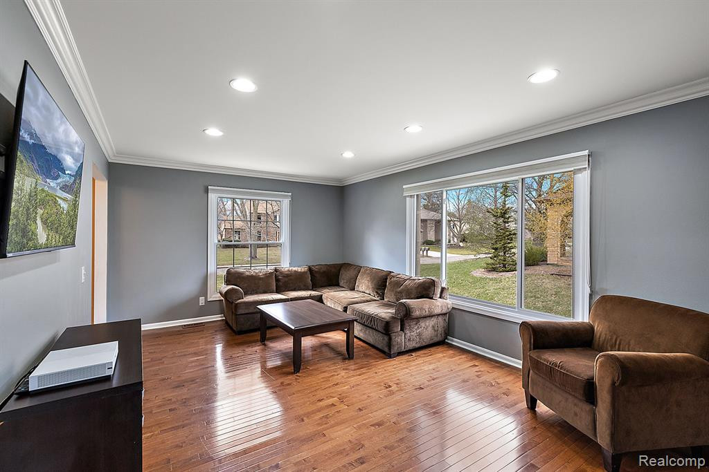 5367 PROVINCIAL Drive, Bloomfield Hills, MI 48302 — Photo 9