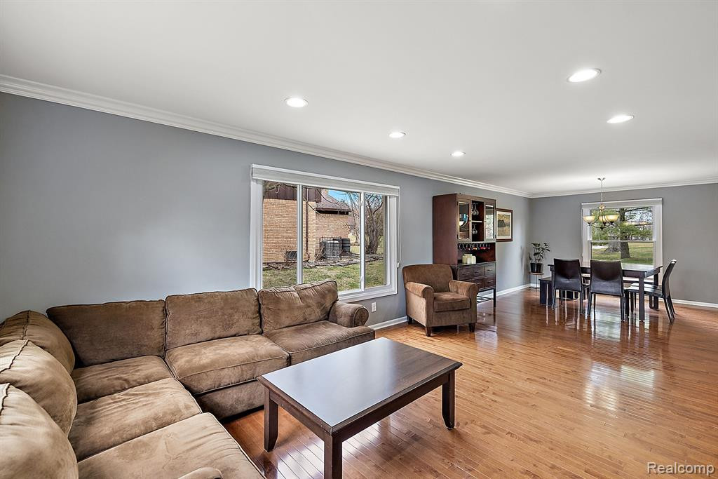 5367 PROVINCIAL Drive, Bloomfield Hills, MI 48302 — Photo 10