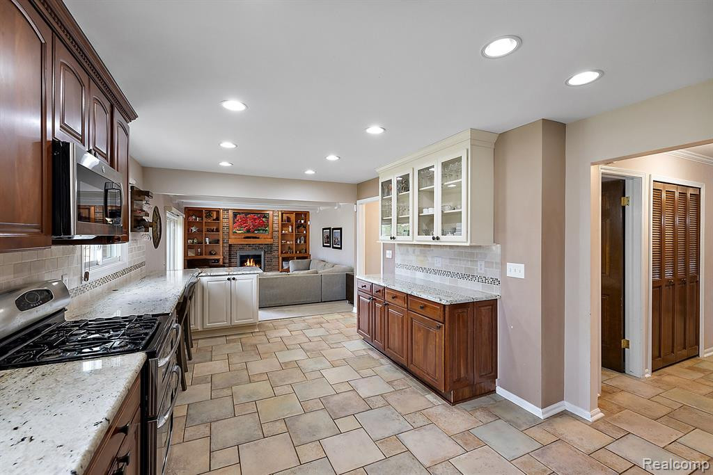 5367 PROVINCIAL Drive, Bloomfield Hills, MI 48302 — Photo 19