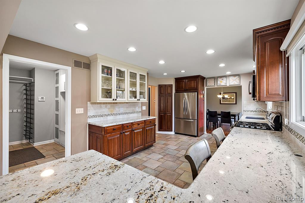 5367 PROVINCIAL Drive, Bloomfield Hills, MI 48302 — Photo 20