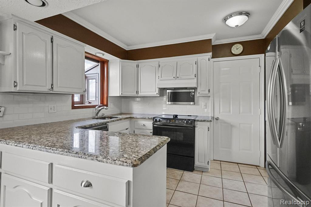 39945 PARKLAWN Drive, Sterling Heights, MI 48313 — Photo 7