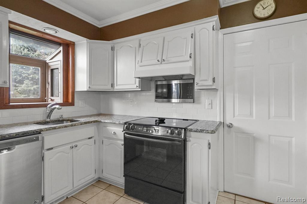 39945 PARKLAWN Drive, Sterling Heights, MI 48313 — Photo 8