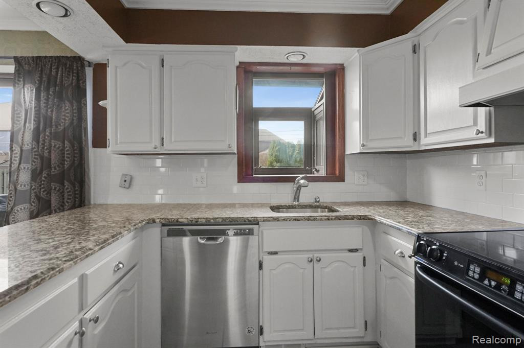 39945 PARKLAWN Drive, Sterling Heights, MI 48313 — Photo 9
