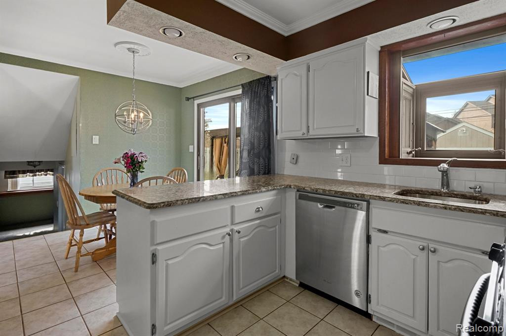 39945 PARKLAWN Drive, Sterling Heights, MI 48313 — Photo 10