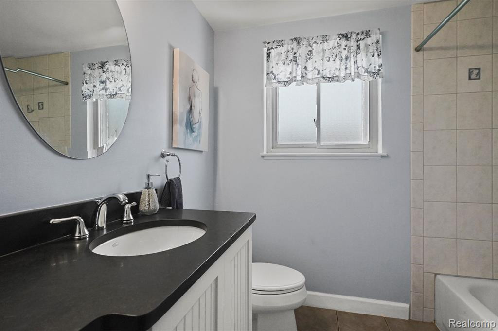 39945 PARKLAWN Drive, Sterling Heights, MI 48313 — Photo 14