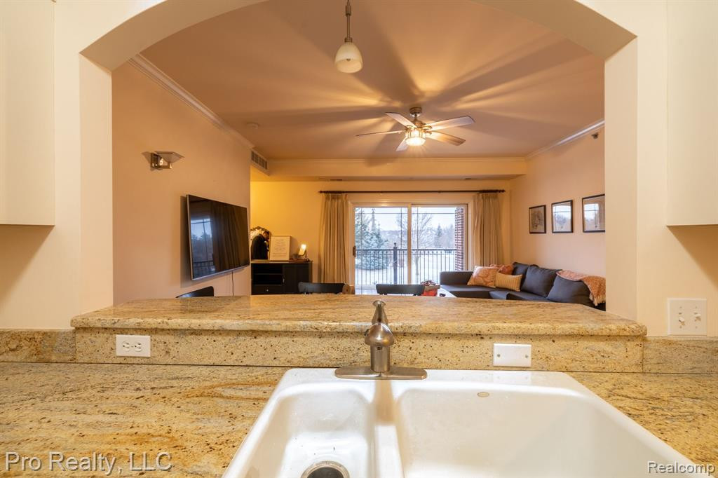 283 S ZEEB Road, 203, Ann Arbor, MI 48103 — Photo 5