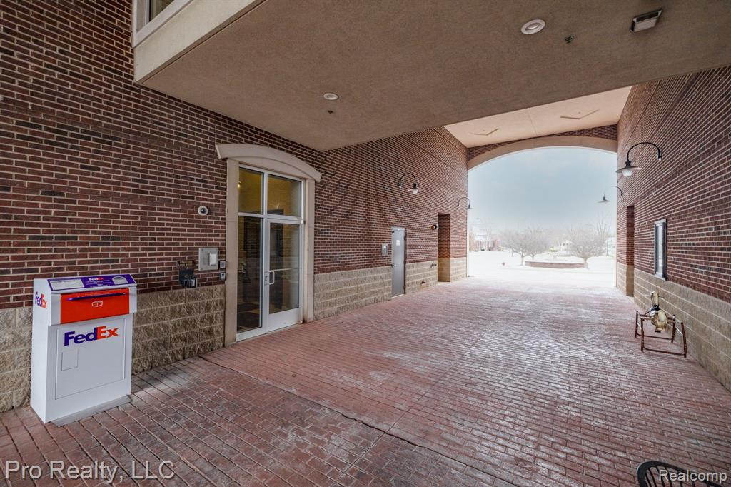 283 S ZEEB Road, 203, Ann Arbor, MI 48103 — Photo 24