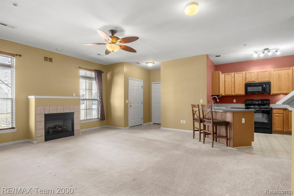 2103 TRAILWAY Court, 17, Commerce Twp, MI 48390 — Photo 4
