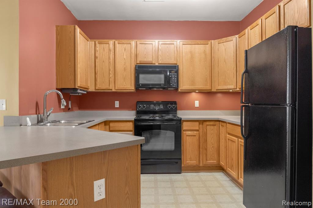2103 TRAILWAY Court, 17, Commerce Twp, MI 48390 — Photo 11