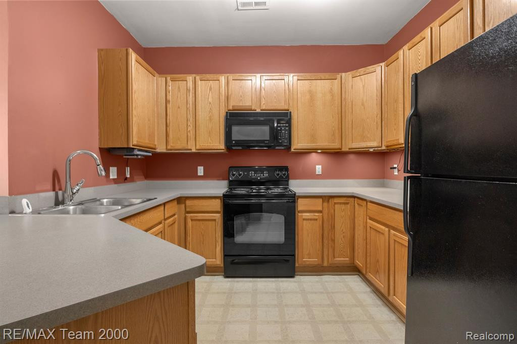 2103 TRAILWAY Court, 17, Commerce Twp, MI 48390 — Photo 13