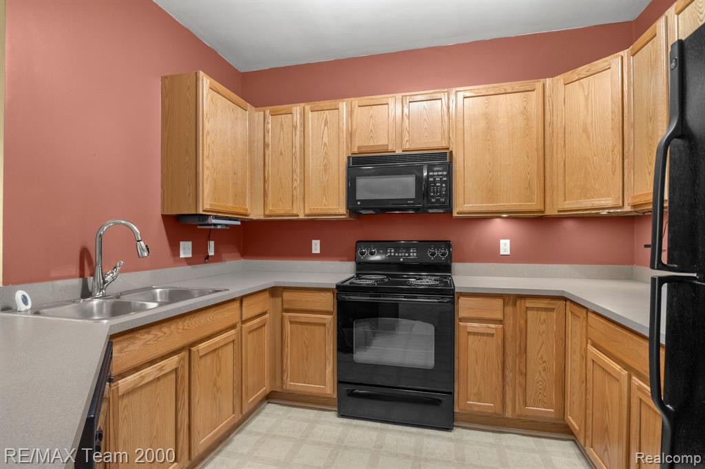 2103 TRAILWAY Court, 17, Commerce Twp, MI 48390 — Photo 14