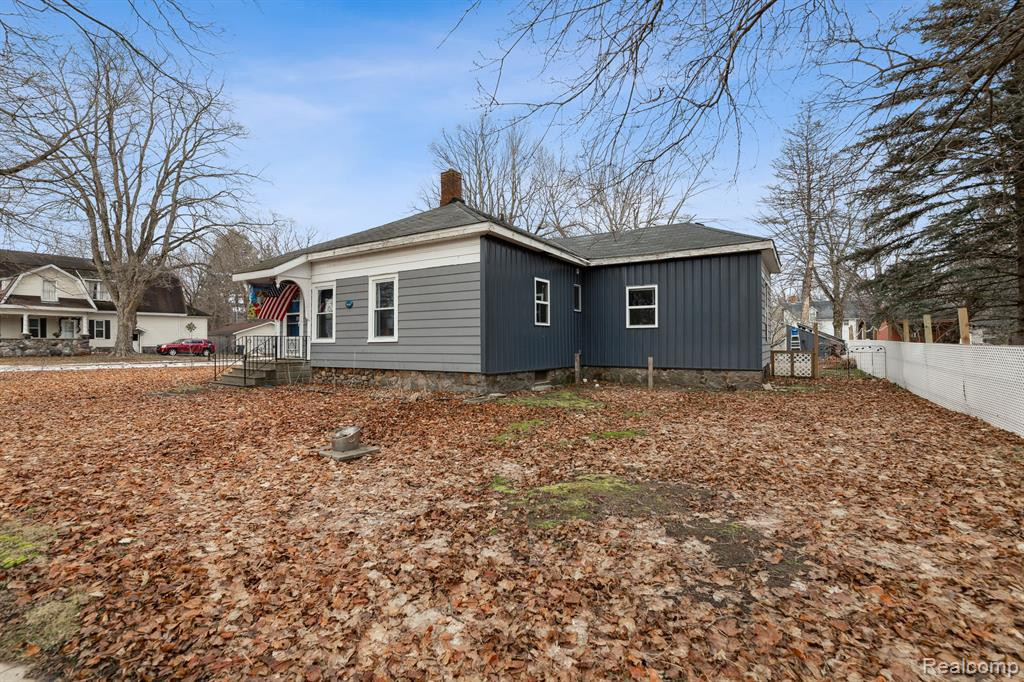 203 BAKER Street, Lawrence, MI 49064 — Photo 4