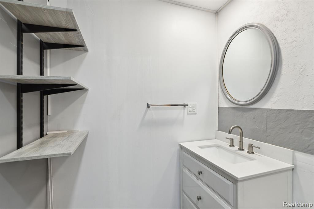 203 BAKER Street, Lawrence, MI 49064 — Photo 18