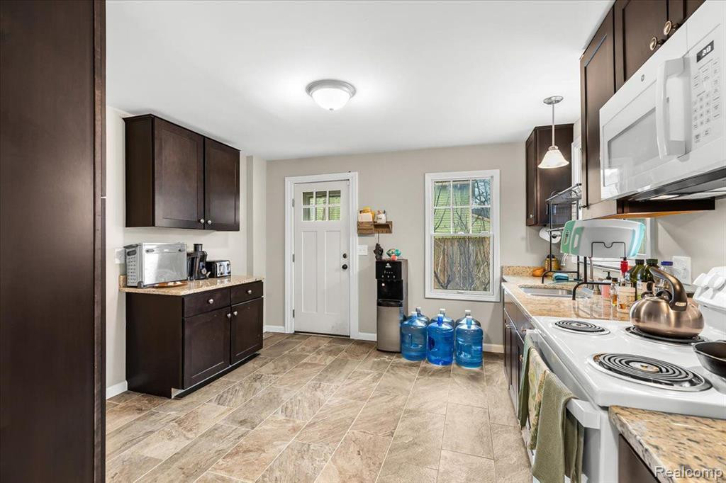 527 N HURON Street, Ypsilanti, MI 48197 — Photo 12