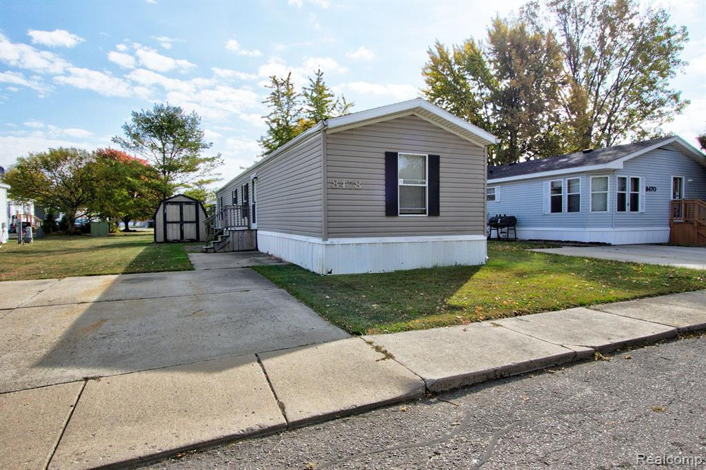 8478 LAVERNE, Newport, MI 48166 — Photo 2