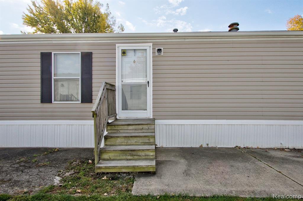 8478 LAVERNE, Newport, MI 48166 — Photo 3