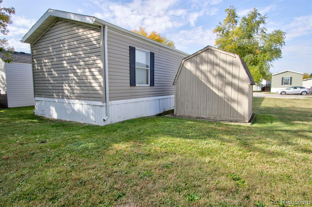 8478 LAVERNE, Newport, MI 48166 — Photo 4