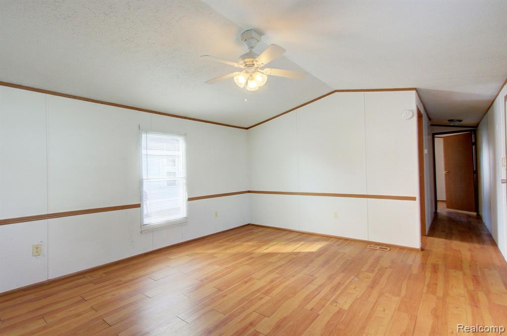 8478 LAVERNE, Newport, MI 48166 — Photo 8