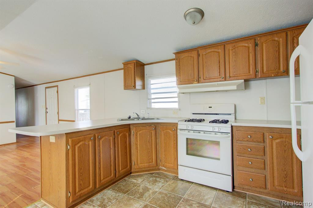8478 LAVERNE, Newport, MI 48166 — Photo 10
