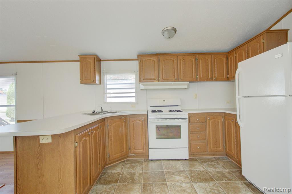 8478 LAVERNE, Newport, MI 48166 — Photo 11