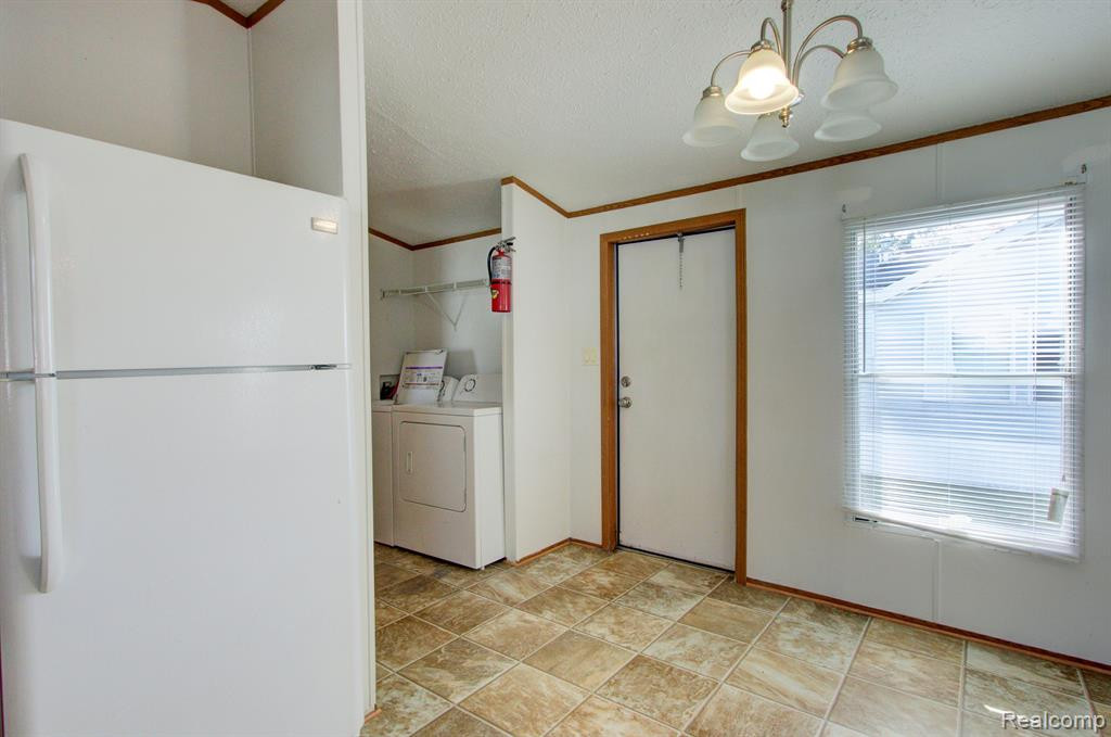 8478 LAVERNE, Newport, MI 48166 — Photo 12