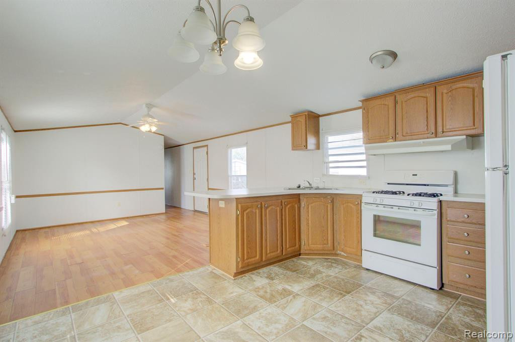 8478 LAVERNE, Newport, MI 48166 — Photo 14